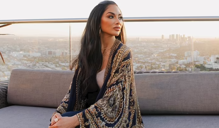 48 vjeçe dhe më në formë se kurrë  këngëtarja e famshme  ndez  rrjetin me fotot  hot 