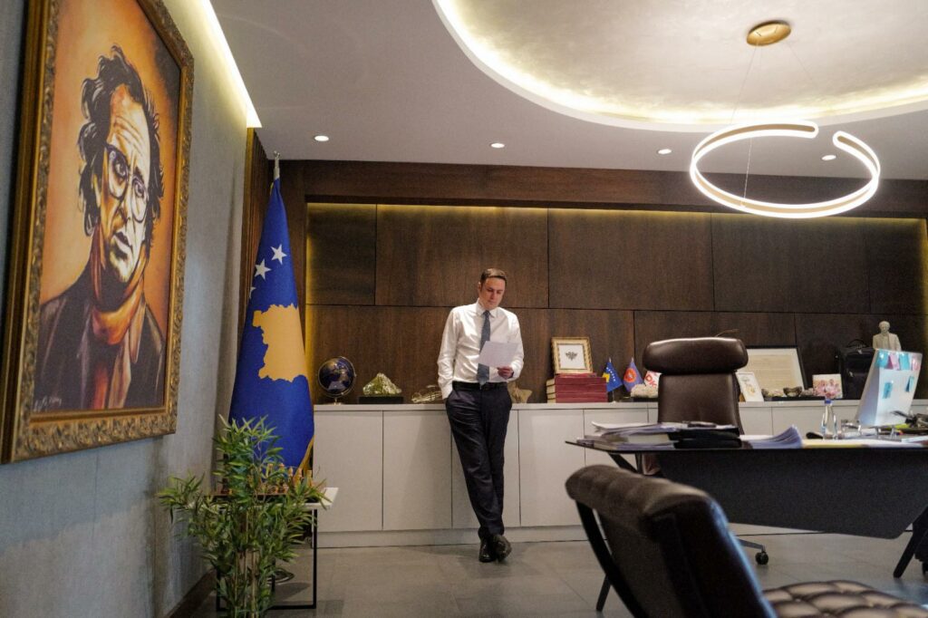 Abdixhiku i kundërpërgjigjet Hykmete Bajramit  Më shumë se dorëheqje s kam çka ofroj  jeni të lirë të garoni