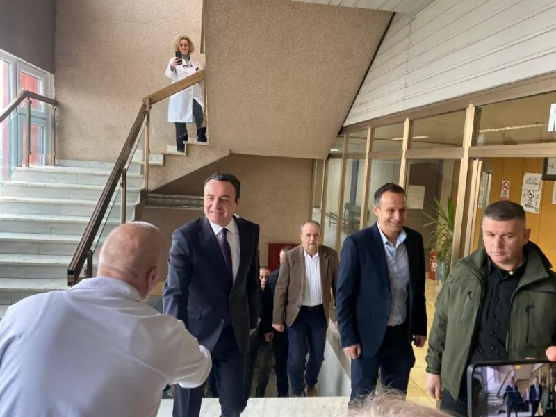 Kurti dhe Vitia vizitojnë Odën e Mjekëve