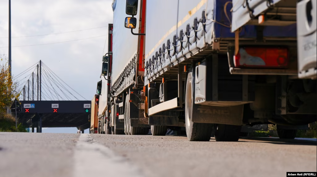 Protesta e transportuesve  normalizohet qarkullimi i kamionëve në hyrje e dalje të Maqedonisë së Veriut