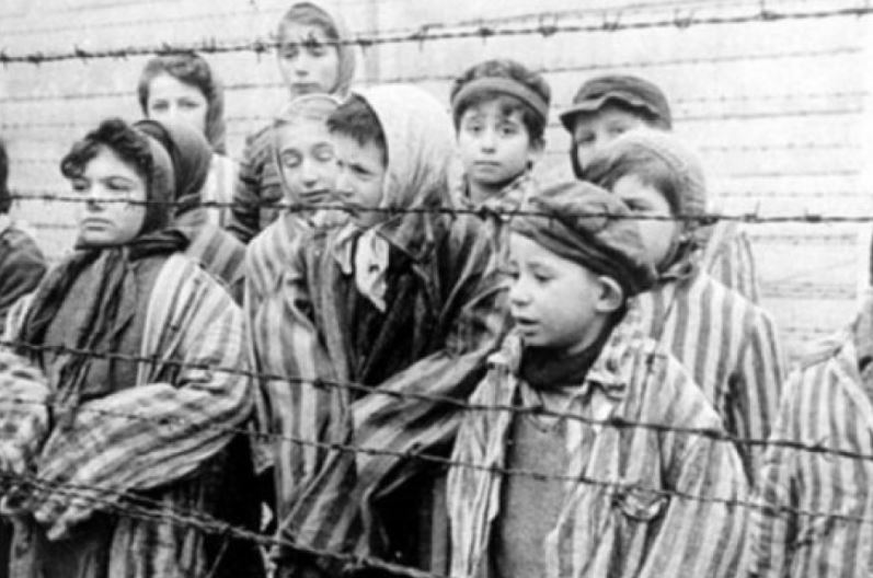 Ambasada e ShBA së në Prishtinë përkujton viktimat e Holokaustit  Angazhohemi për të vërtetën