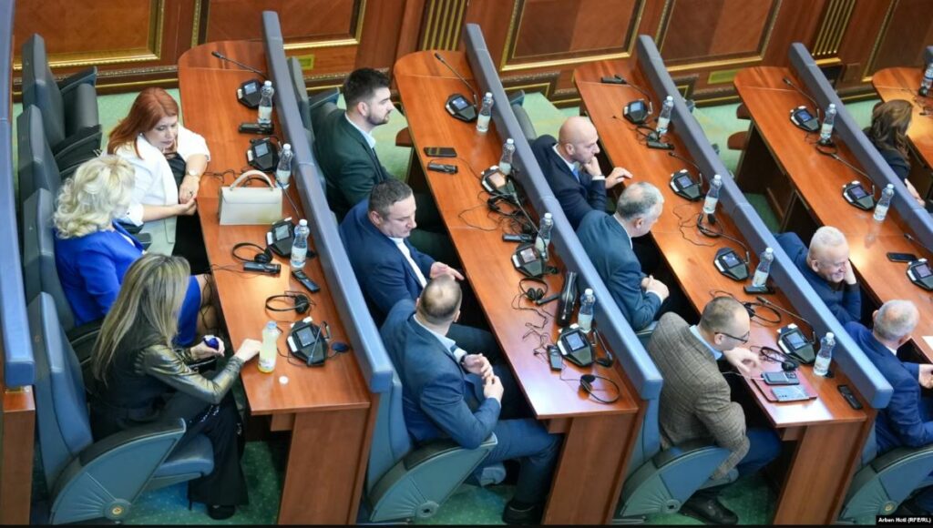 Bllokada e Kuvendit mund të kthehet sërish