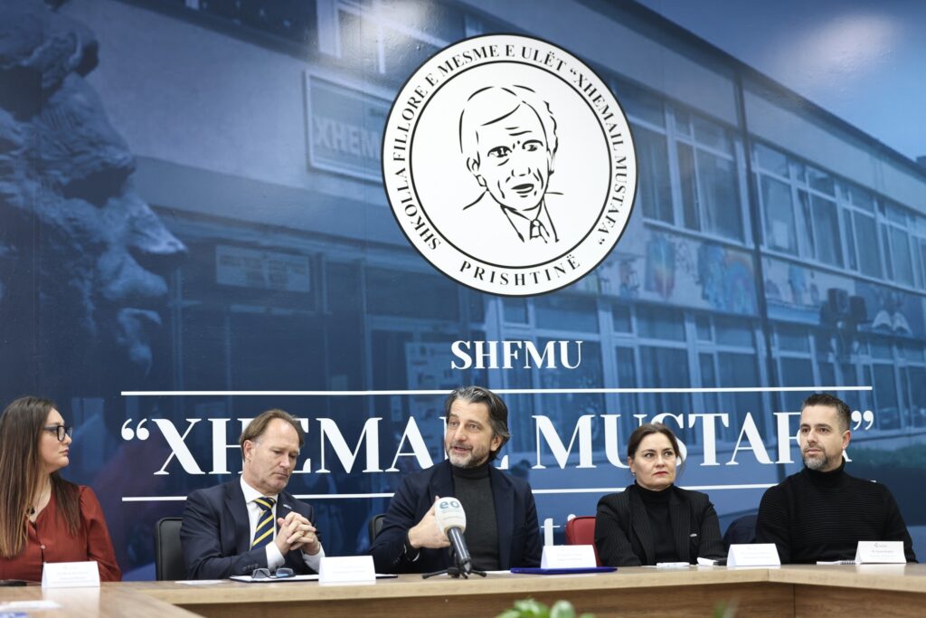 Prishtina forcon edukimin digjital në shkolla me mbështetjen e Finlandës  Suedisë dhe EEI