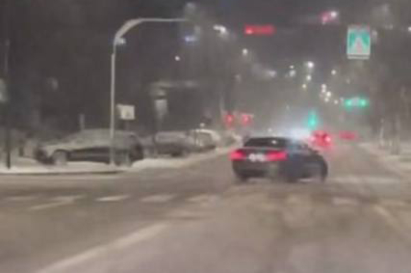 Shoferi kapet duke bërë manovra të rrezikshme në Prishtinë  Policia e ndëshkon me gjobë