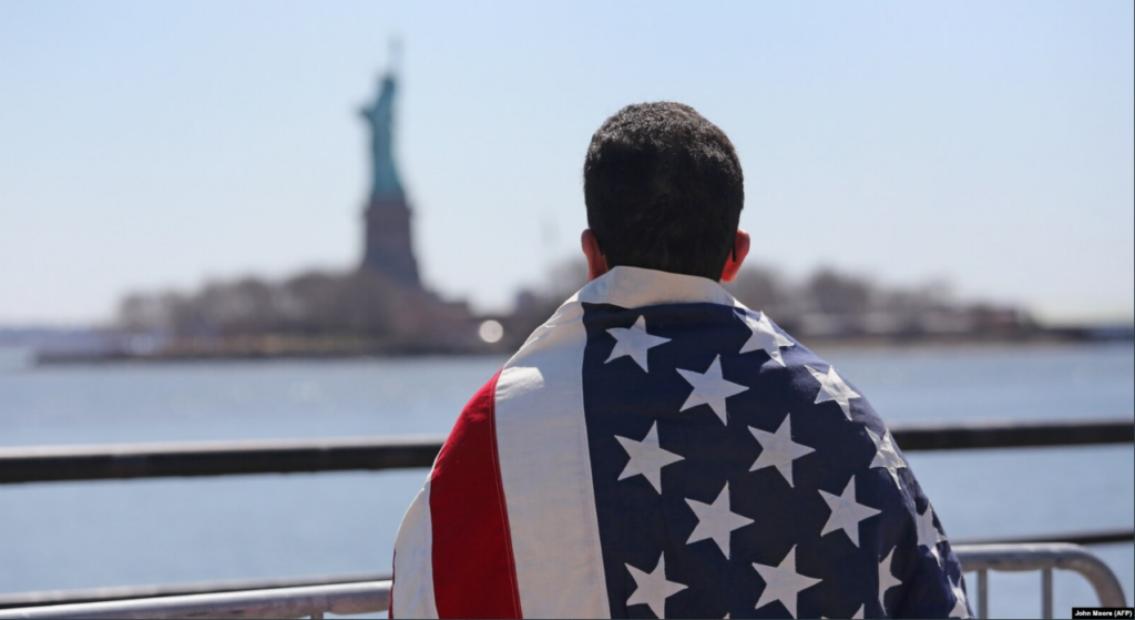 Kë e prek pezullimi i vizave të emigrimit për në ShBA 