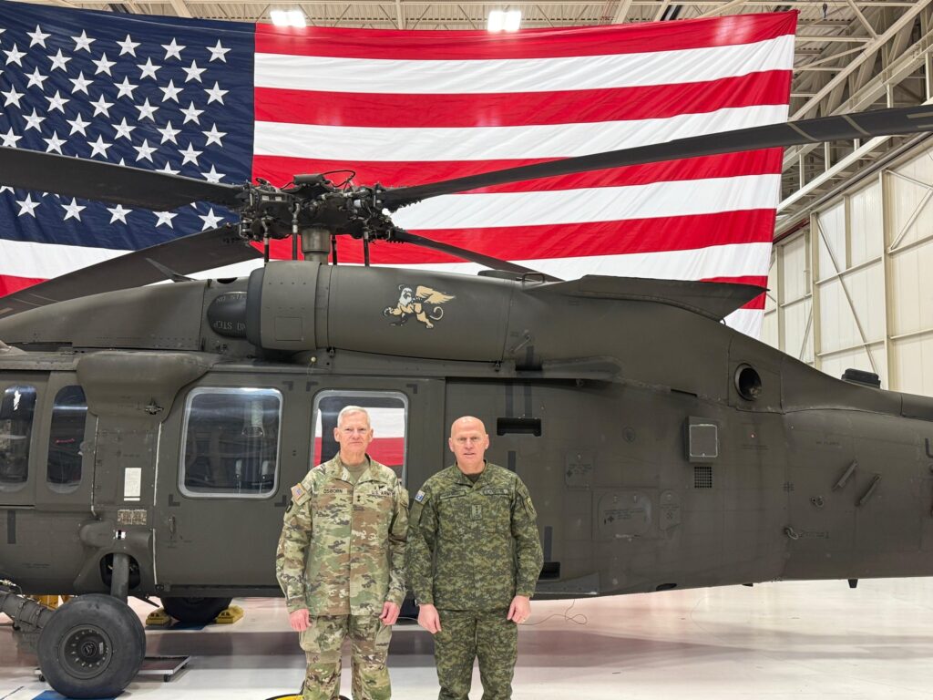 Komandanti i FSK së vizitoi bazën e aviacionit të Gardës Kombëtare të Ajovës në ShBA