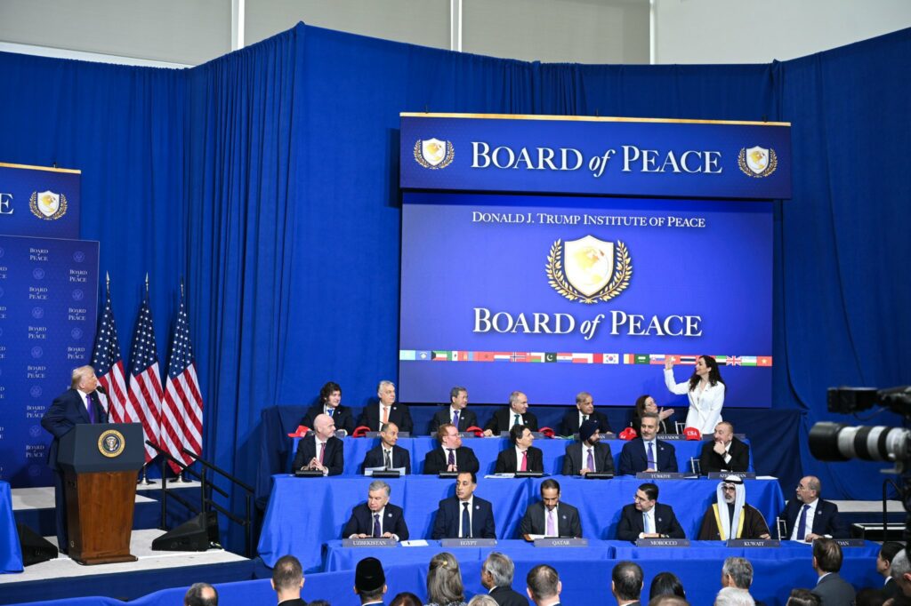 Bordi i Paqes në Uashtington  Trumpi mesazh Kosovës dhe Serbisë  Nëse nuk shkoni mirë  më merrni në telefon