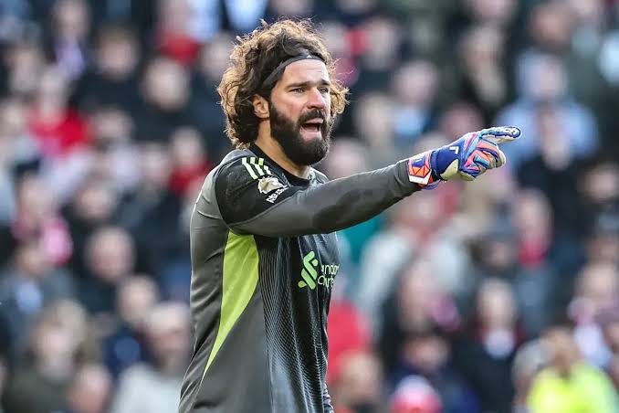 Gjiganti italian pas Alisson Beckerit