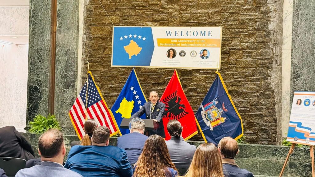 Ambasadori Blerim Reka përfaqëson Kosovën në Senatin e Nju Jorkut në vigjilje të 18 vjetorit të Pavarësisë