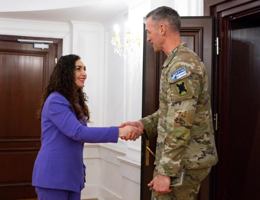 Osmani priti komandantin në largim dhe komandantin e ri të Komandës Rajonale Lindje të KFOR it amerikan