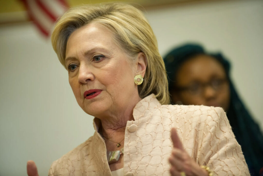 Clinton për Epstein  Jam tmerruar me krimet që ka kryer   merreni në pyetje mikun e tij  Trumpin