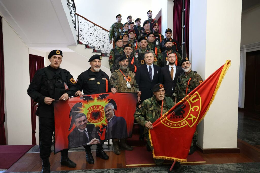   Foto e ditës    Taulant Balla pret në takim veteranët e UÇK së