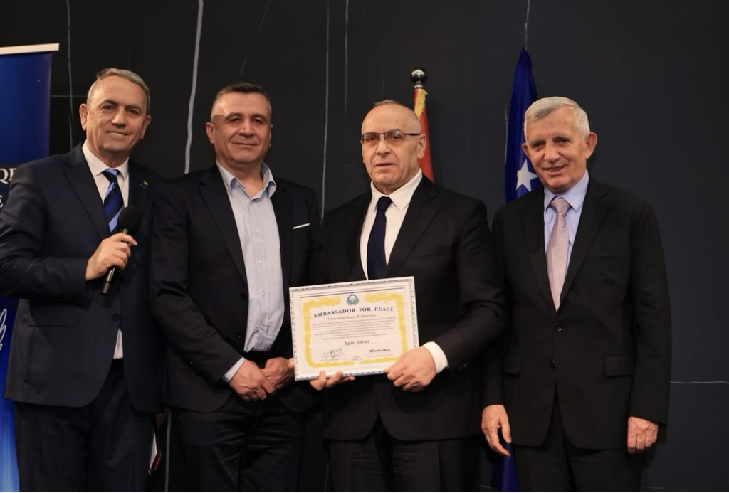 Agim Ademi nderohet si  Ambasador për Paqe  në një mbrëmje madhështore të organizuar në Tiranë