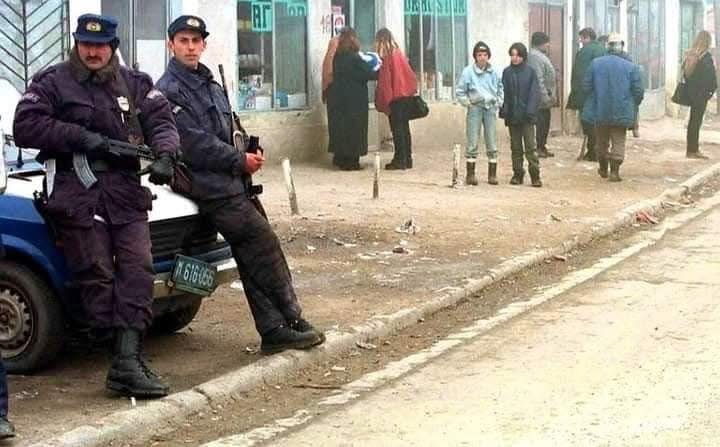 Këta janë 21 të akuzuarit serbë nga Prokuroria Speciale e Republikës së Kosovës për Ma akrën e Reçakut