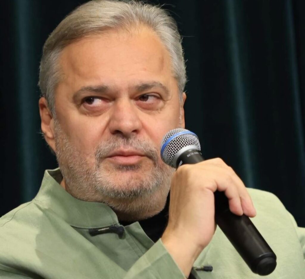 SI VIDHEN SHKRIMTARËT NGA BOTUESET PREJ SILIKONI