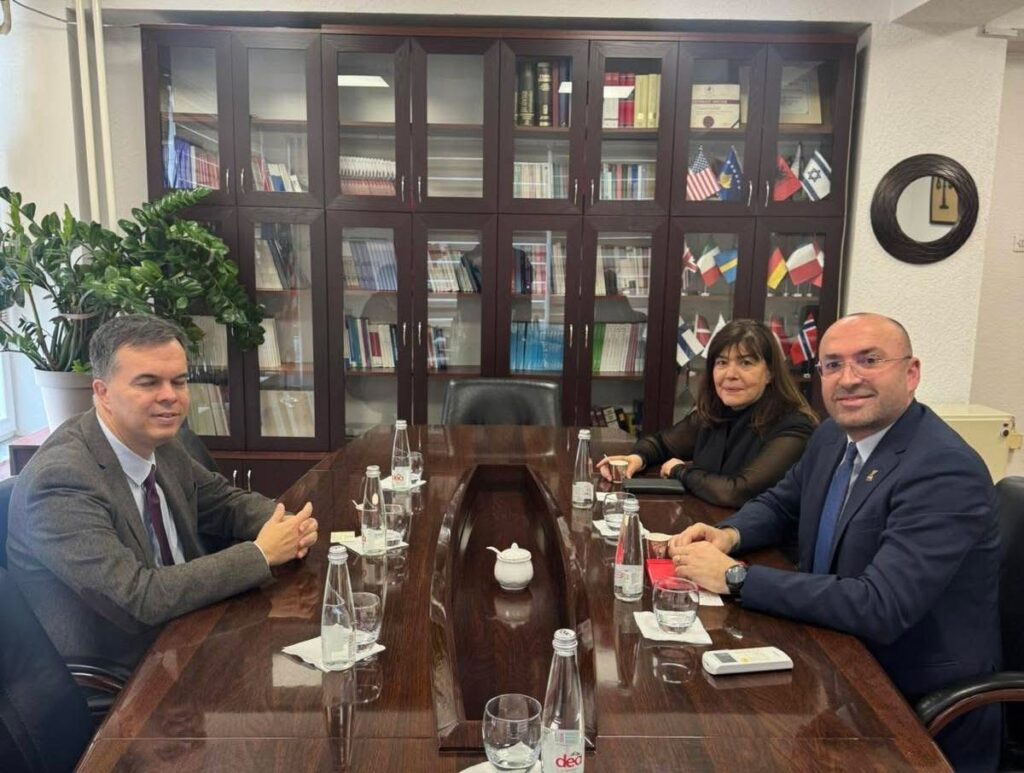 Ambasadori i Hungarisë viziton Fakultetin Juridik