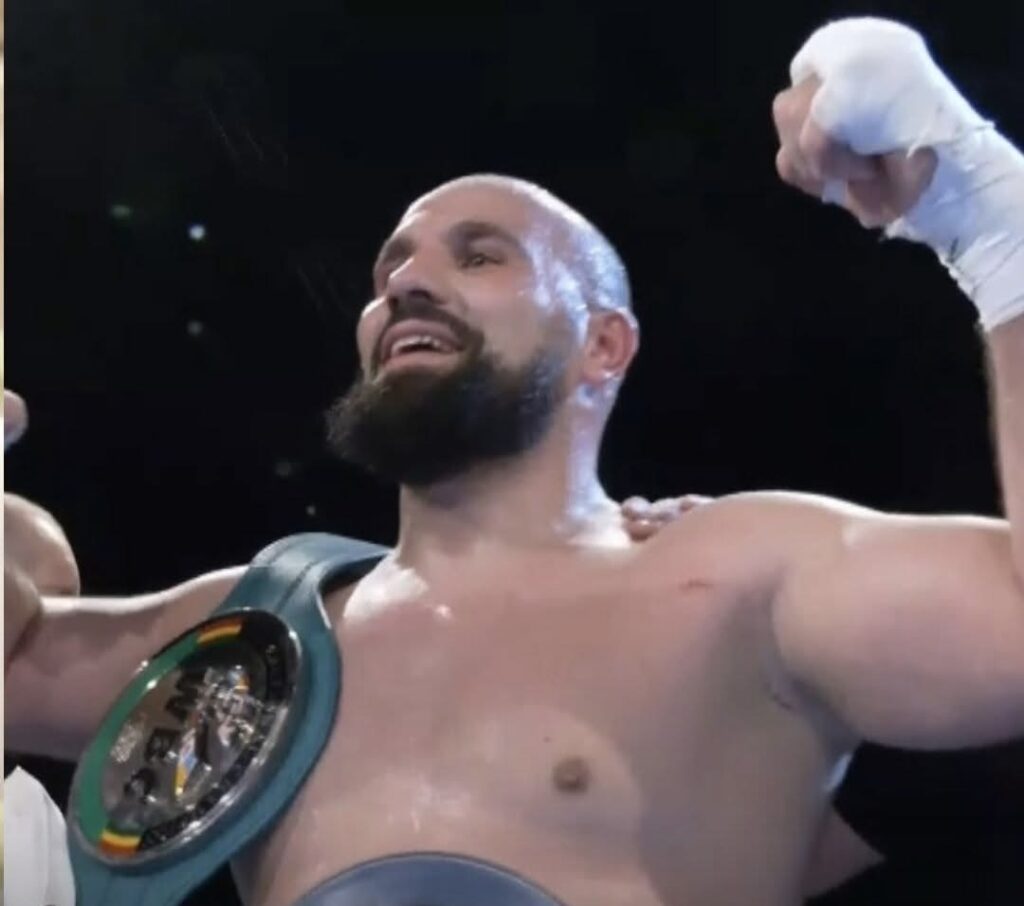 Labinot Xhoxhaj mbron titullin e kamponit evropian në EBU