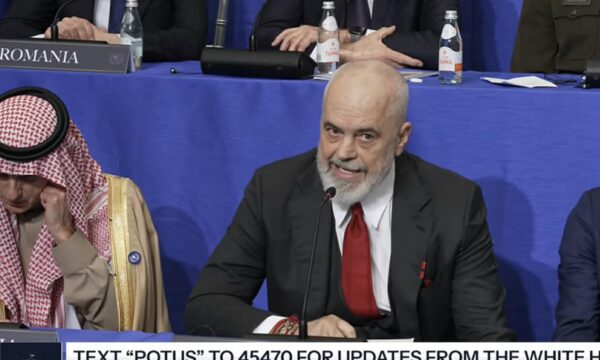 Rama   Trumpit  Jack Smith që iu përndoqi juve  e ndaloi Thaçin në mënyrë brutale të udhëtonte drejt Shtëpisë së Bardhë