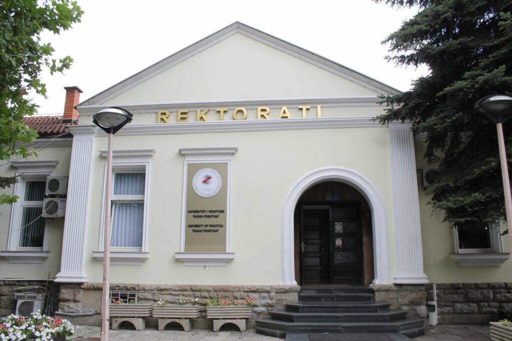 Senati i Universitetit të Prishtinës miraton masat disiplinore ndaj ish rektorit Enver Hasani për shkelje të rënda etike