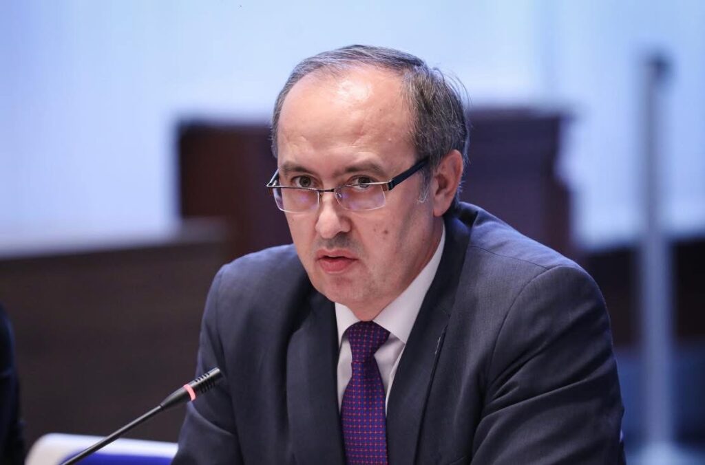 Avdullah Hoti kritikon shtimin e ministrive  Është abuzim me buxhetin