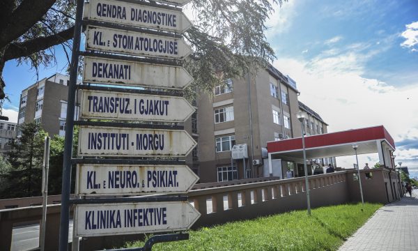 SHSKUK liron nga pagesa përcjellësit e pacientëve në Klinikën e Pediatrisë dhe në Klinikën e Kirurgjisë së Fëmijëve