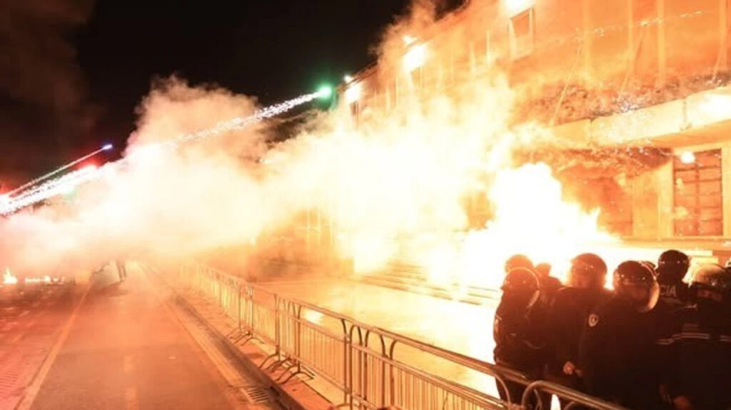 Protesta e opozitë në Tiranë  Ministrja e Brendshme del me thirrje për protestuesit