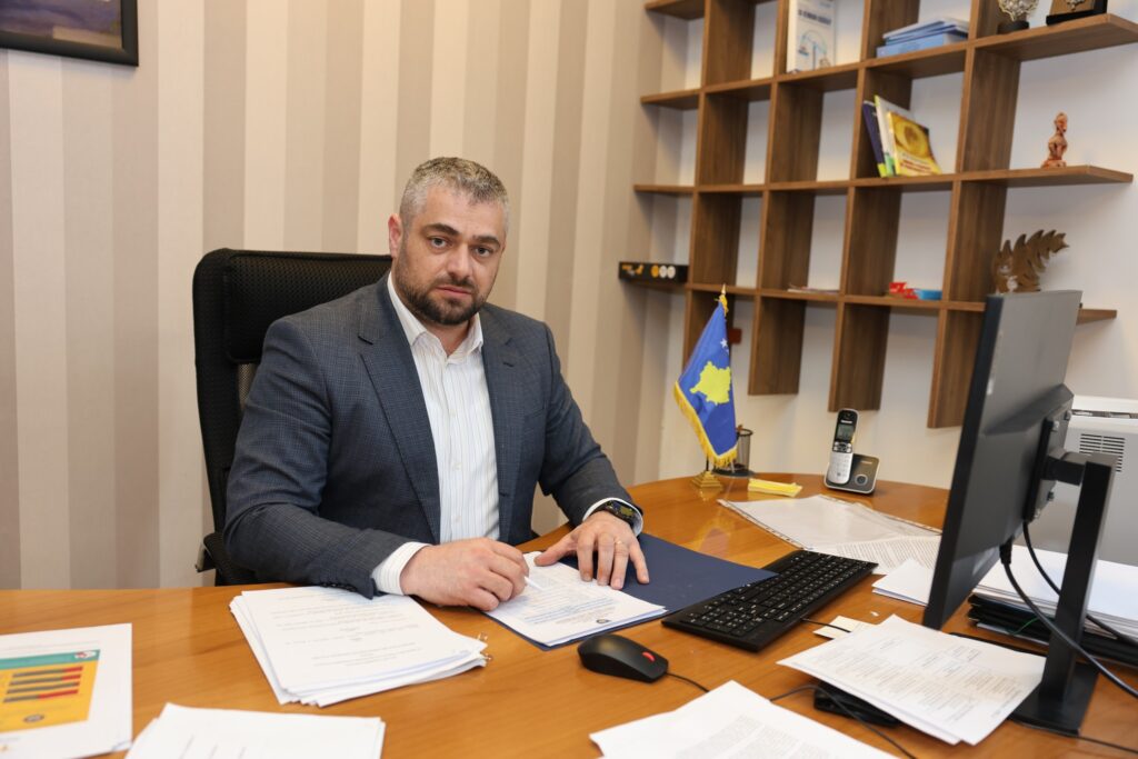 Ligji për statusin e veteranëve të UÇK së do t i nënshtrohet vlerësimit  ministri Hoti jep detaje