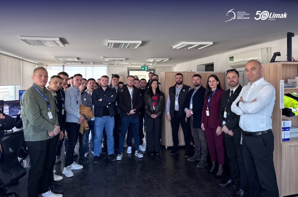 profesoret-dhe-studentet-e-fakultetit-te-inxhinierise-mekanike-vizitojne-aeroporti-nderkombetar-i-prishtines-adem-jashari