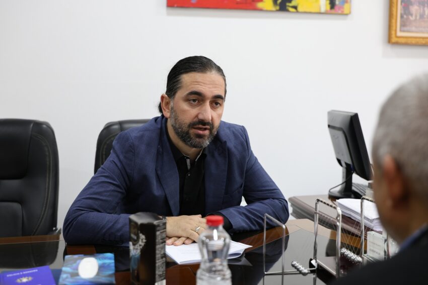 Kryetari i Fushë Kosovës dorëzon 60 dosje për hetim në Krimet Ekonomike