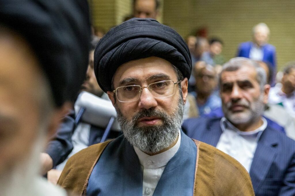 Del incizimi  Një zyrtar iranian thotë se Mojtaba Khamenie për pak i mbijetoi sulmit izraelit