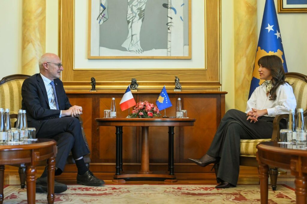 Haxhiu takohet me ambasadorin e Francës  ja për çfarë biseduan