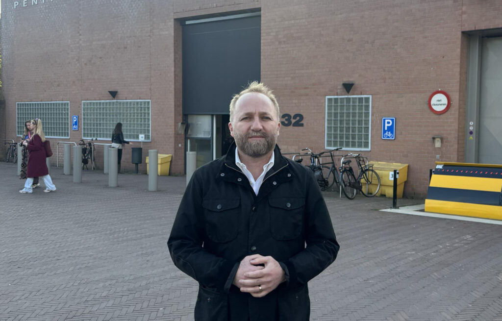 Abelard Tahiri viziton Thaçin në Hagë  Po e përballon padrejtësinë me krenari