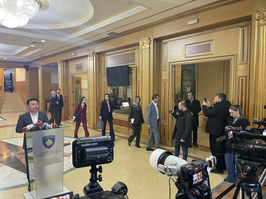 PDK largohet nga Kuvendi  s ka kuorum për zgjedhjen e Presidentit