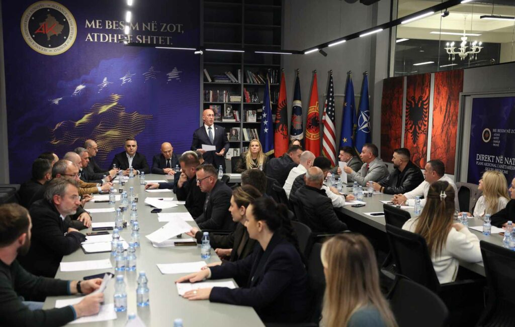 AAK dënon ashpër ekspozitën për masakrat  Fyerje  do i kërkojmë llogari Haxhiut   lëndon familjet e të vrarëve