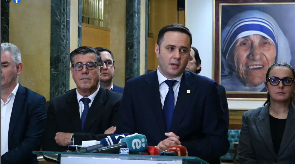 Abdixhiku  LDK pret dekretin për shpërbërjen e Kuvendit  seanca e tanishme monopartiake