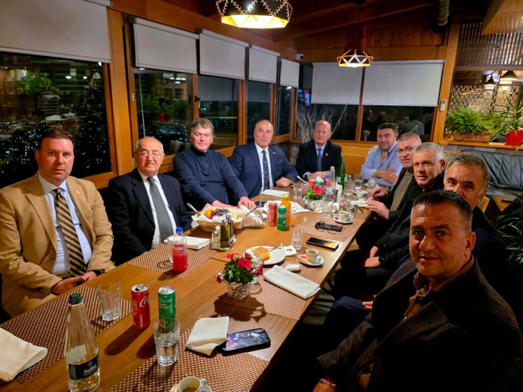 Agim Shahini në iftarin e organizuar në  Panorama Dajt   mes personaliteteve politike dhe të biznesit