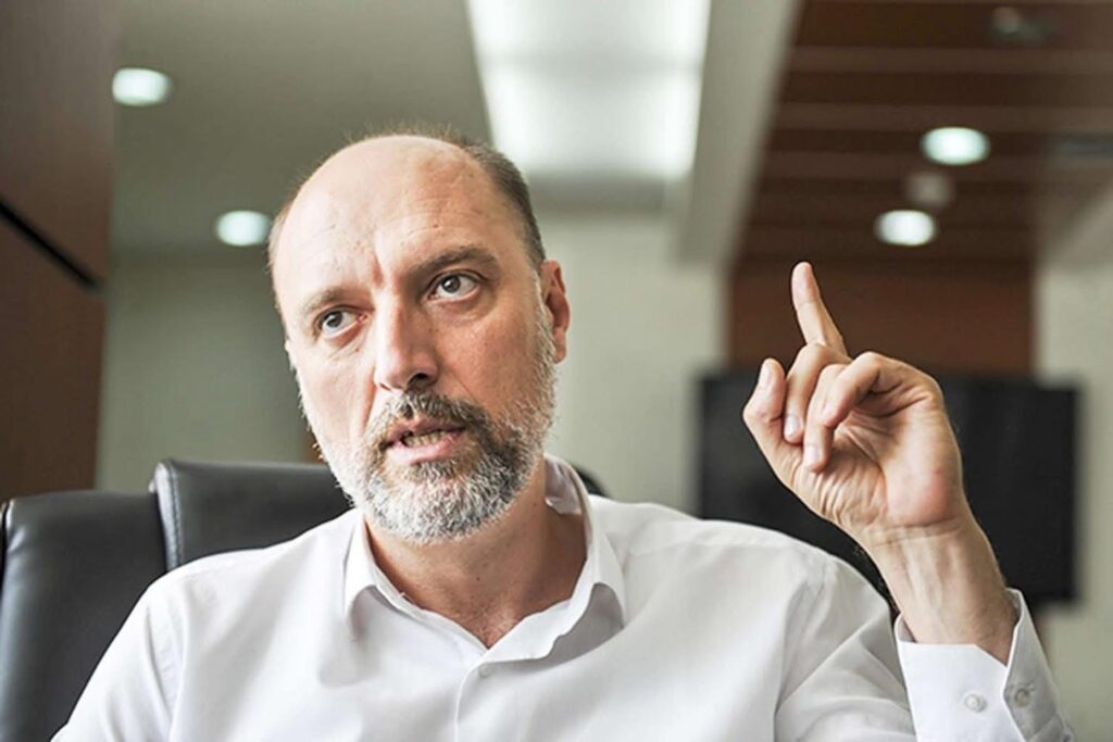 Visar Ymeri  Sipas Kushtetutës  Kuvendi duhej të shpërndahej dhe vendi të shkonte në zgjedhje