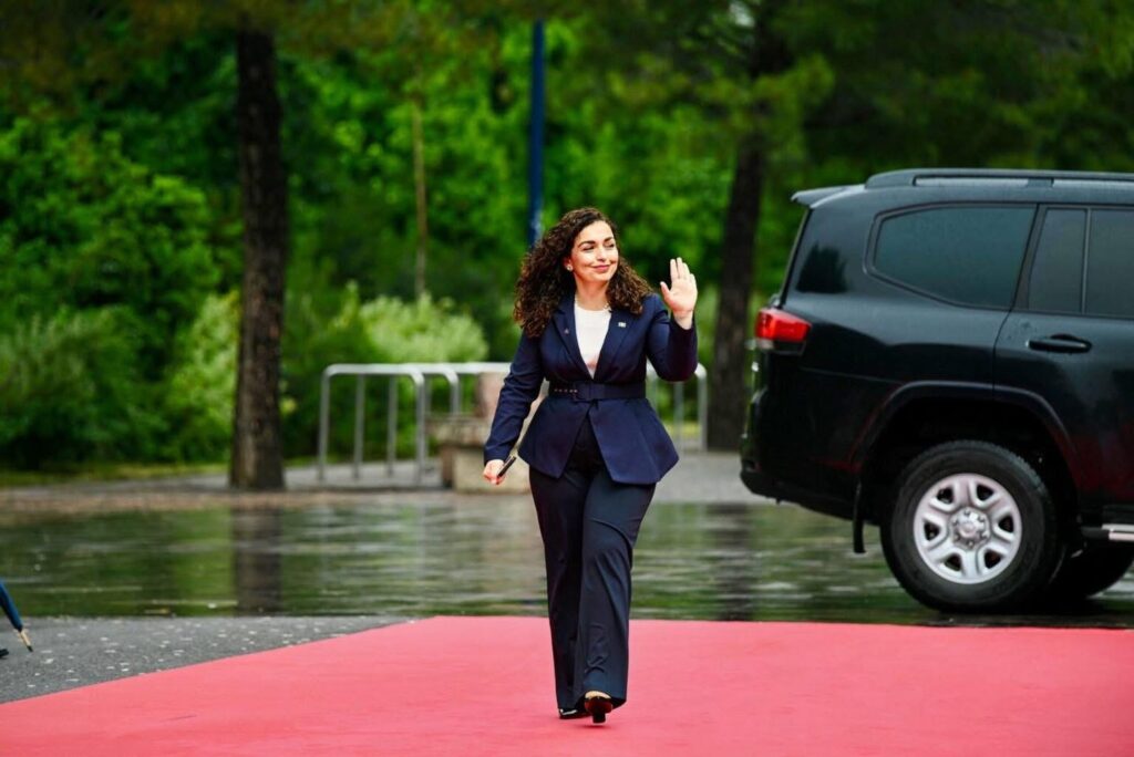 Ish deputeti i GUXO s  Tre persona nuk e donin rizgjedhjen e Vjosa Osmanit  mes tyre edhe vetë ajo