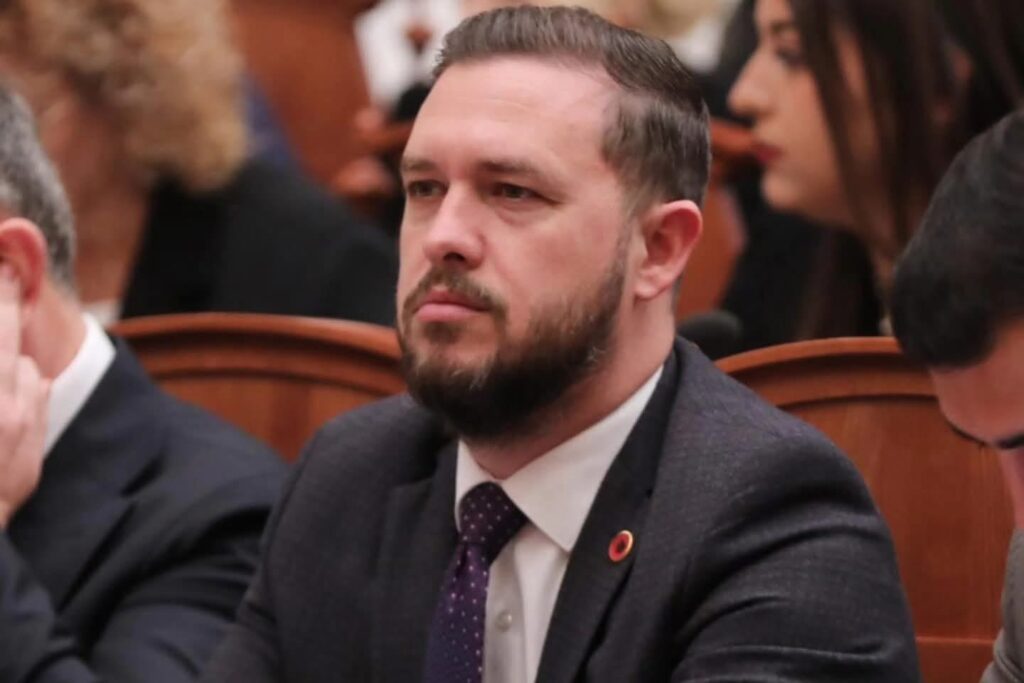 Djali i ambasadorit Petrit Malaj emërohet drejtues politik i qarkut Kukës Has Tropojë