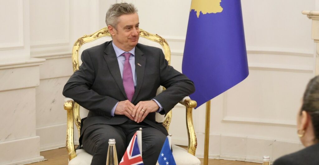 Hargreavesi thotë se është urgjente që Kosova të kthehet në stabilitet politik