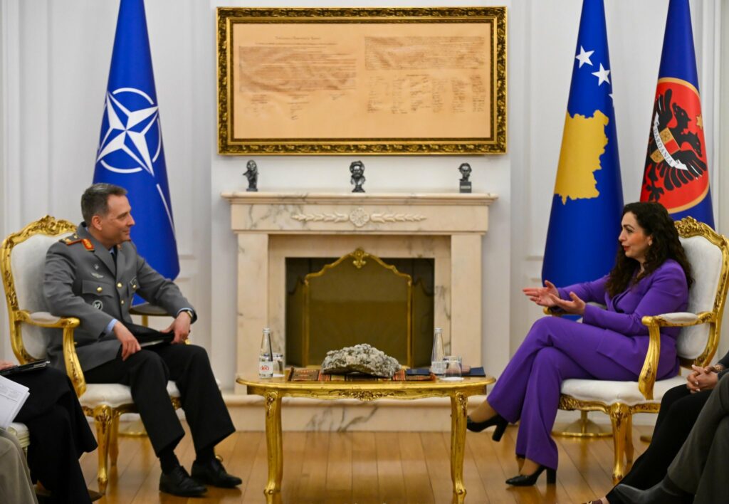 Osmani pret në takim dy zyrtarë të lartë të NATO s  Presidenca jep detaje