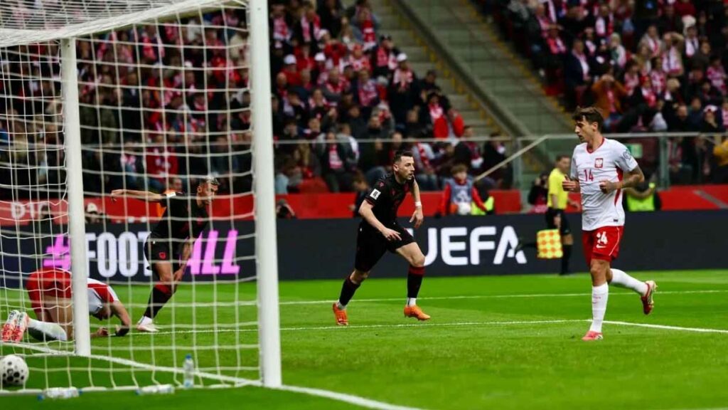 Notat e lojtarëve  Poloni 2 1 Shqipëri  Hoxha e Shehu më të mirët  nuk ishte nata për Strakoshën