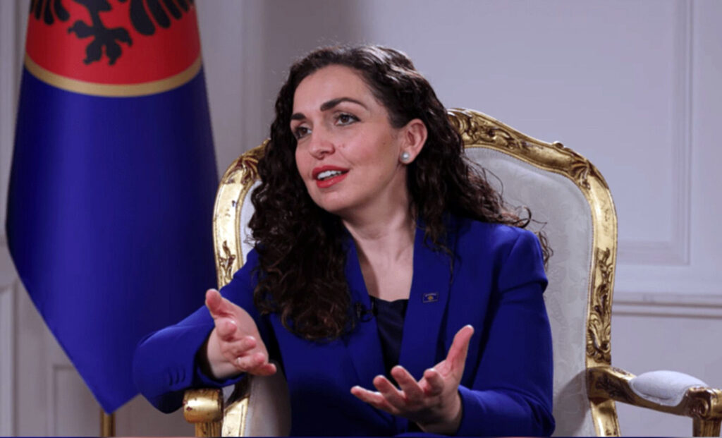 Osmani dorëzon komentet në Kushtetuese për dekretin  Përmend si argument deklaratat e Kurtit  Haxhiut e Muratit dhe aktgjykimin e vitit 2020