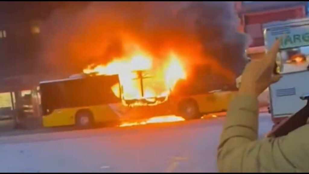 Zvicër  Zjarr në një autobus  6 të vdekur dhe disa të plagosur