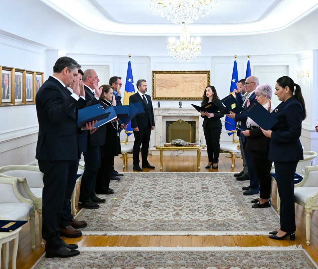 Nëntë anëtarë të rinj të KQZ së dhanë betimin para presidentes Osmani