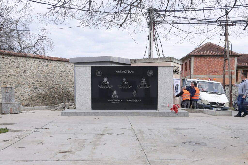 Deçan  fillojnë punimet për renovimin e lapidarit të dëshmorëve dhe martirëve në Llukë të Epërme