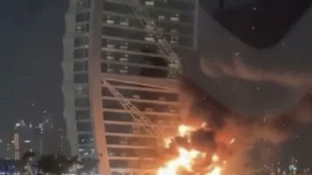 Burj Al Arab goditet nga droni iranian  pamje