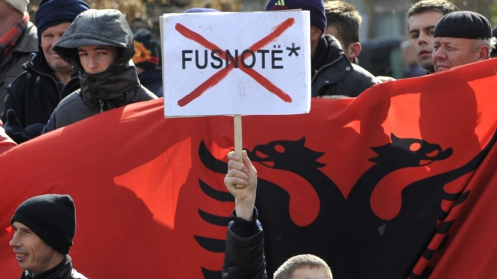 Heqja e fusnotës vlerësohet hap pozitiv për Kosovën