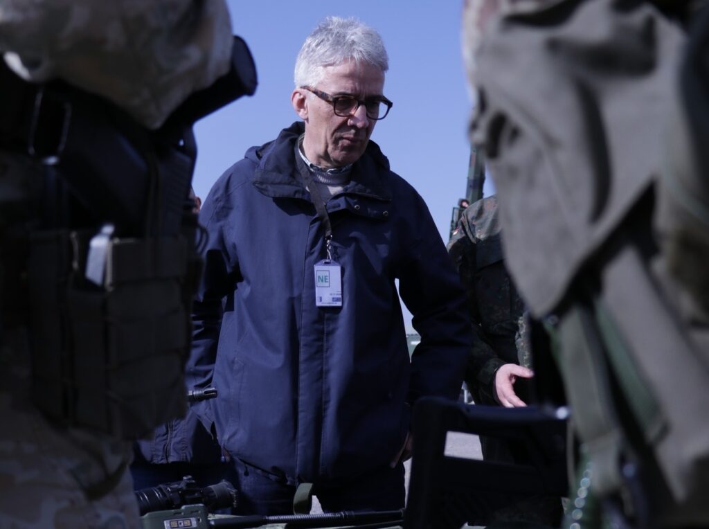 Ambasadori gjerman viziton kampin  Bondsteel   vlerëson profesionalizmin