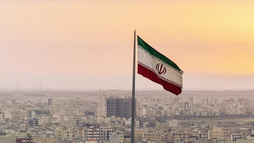 Irani paralajmëron hakmarrje pas ultimatumit të Trumpit